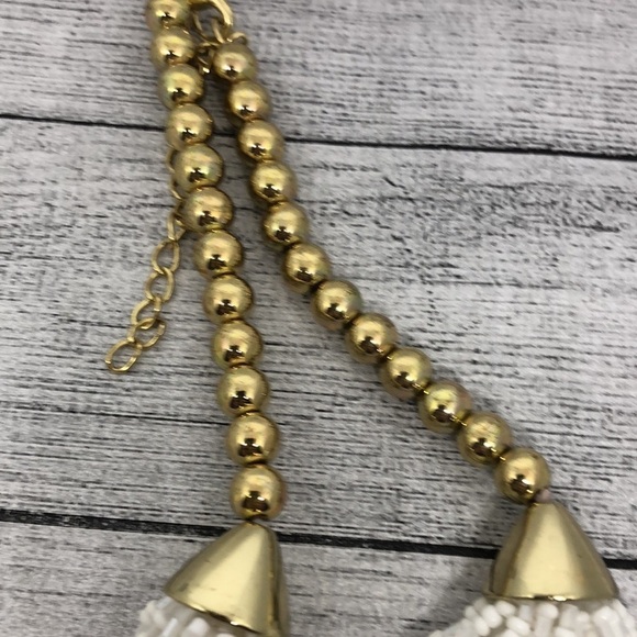 Retro style seed beaded cluster statement necklace. - Picture 3 of 5